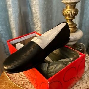 NIB black loafers, apostrophe , 8.5